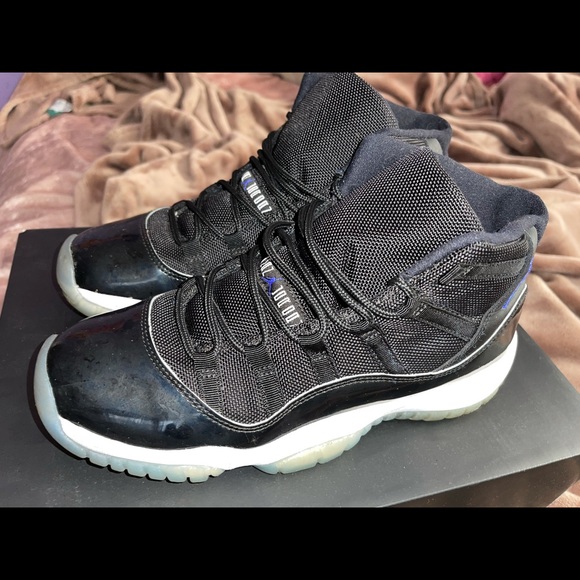 Air Jordan retro 11s Spacejam - Picture 3 of 4